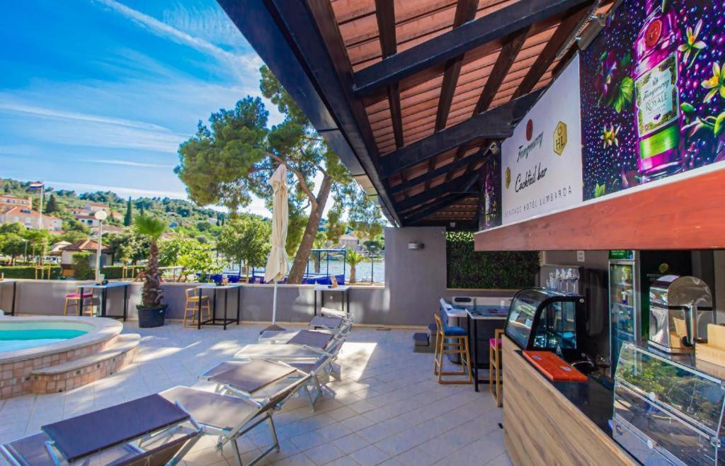 Hotel Lumbarda Exterior photo