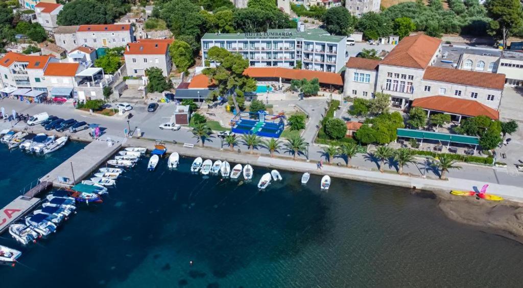 Hotel Lumbarda Exterior photo
