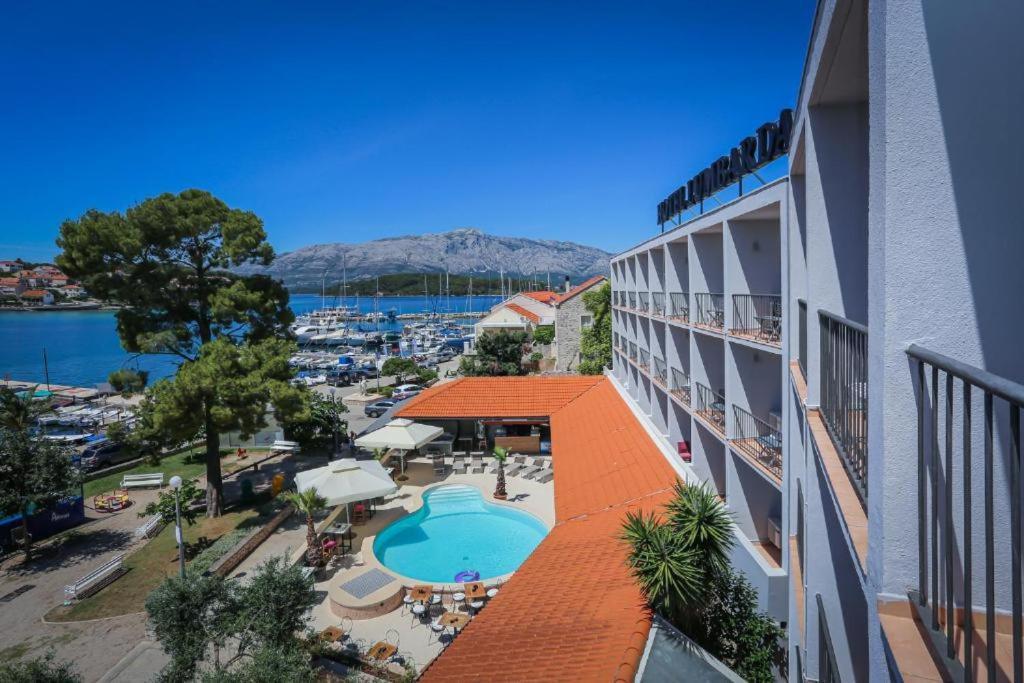 Hotel Lumbarda Exterior photo
