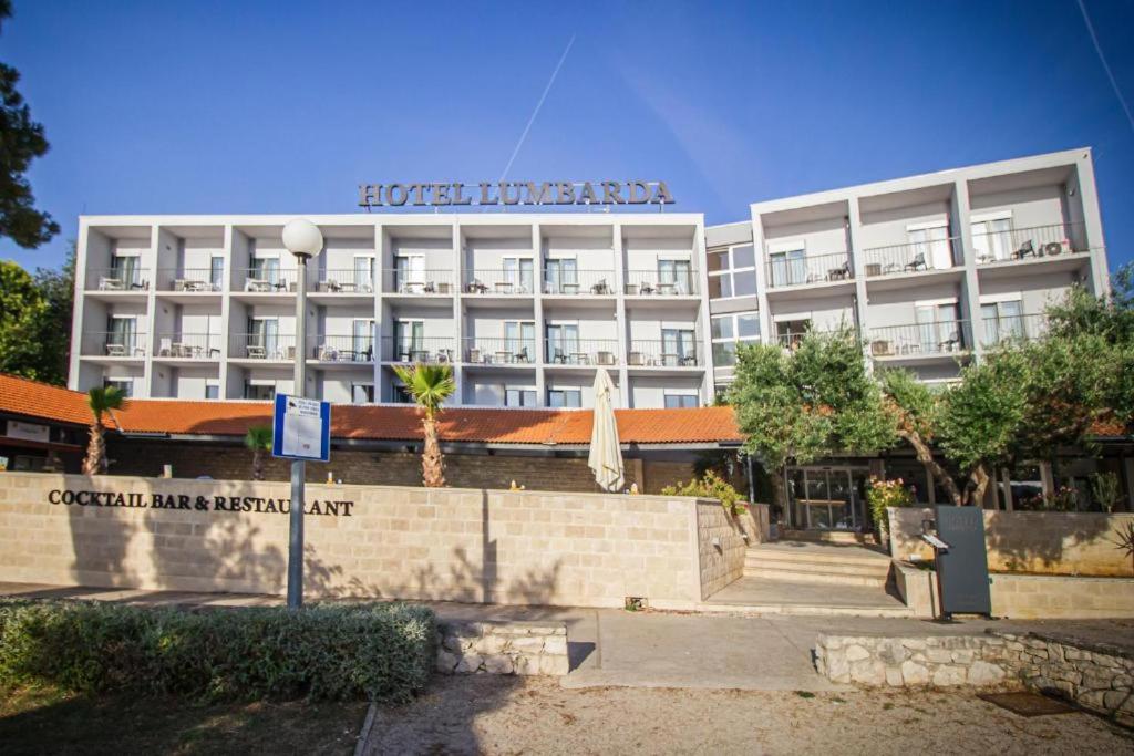 Hotel Lumbarda Exterior photo