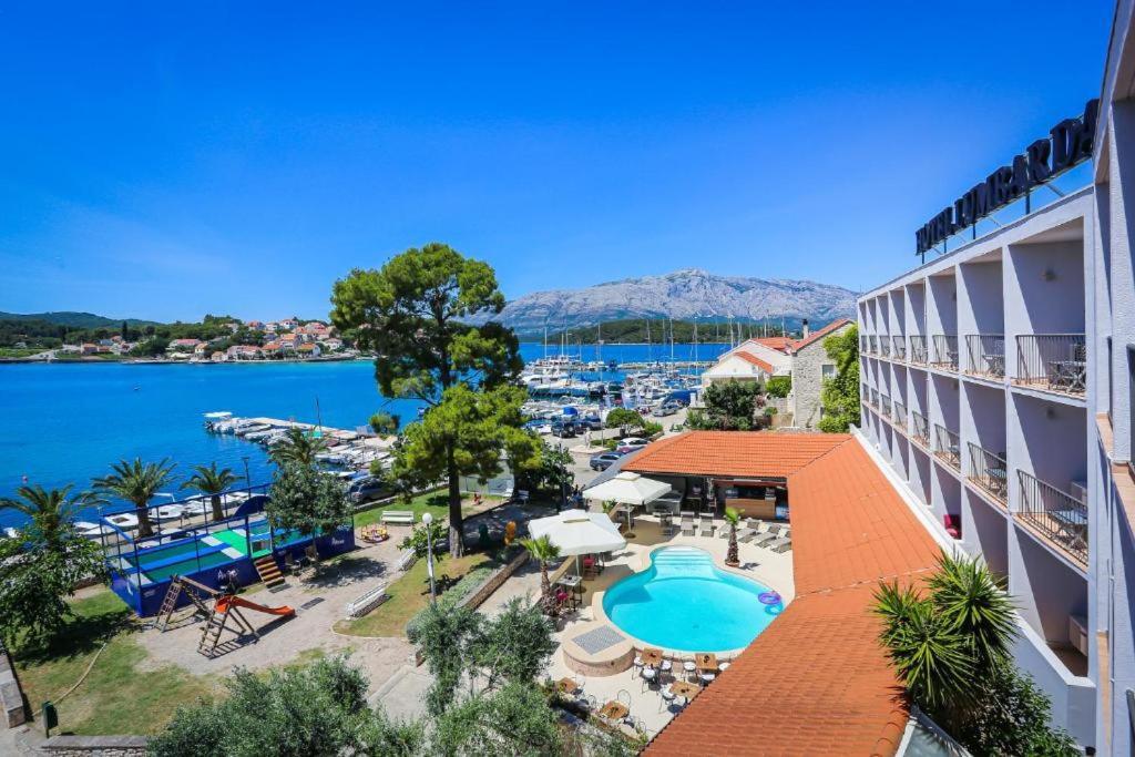 Hotel Lumbarda Exterior photo