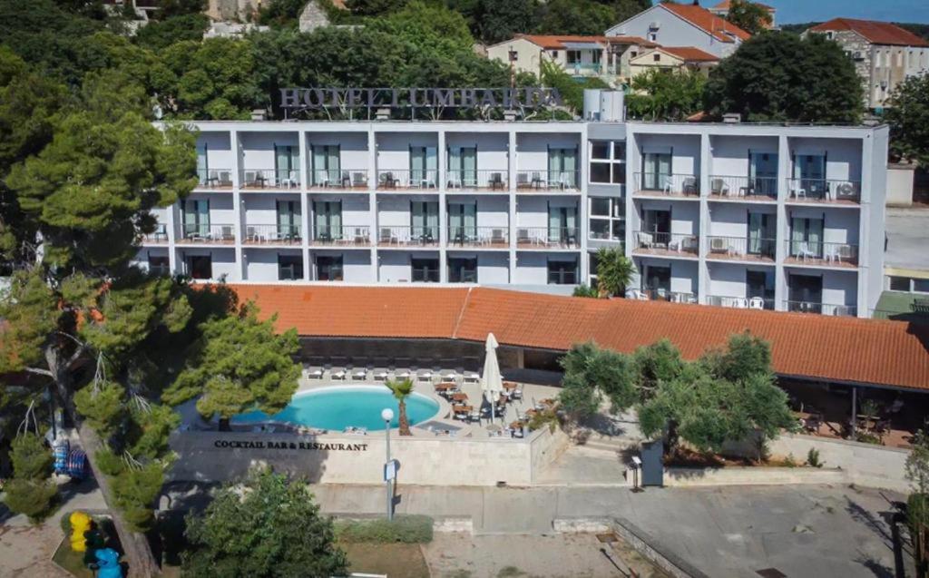 Hotel Lumbarda Exterior photo