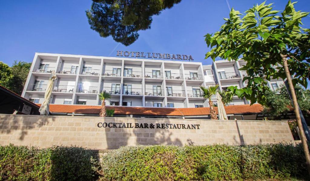 Hotel Lumbarda Exterior photo
